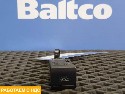 Кнопка внутреннего освещения